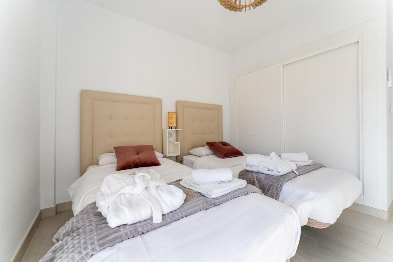 Sea View 2 Bedroom Apartment 2 Min Away From The Beach 托雷莫利诺斯 外观 照片